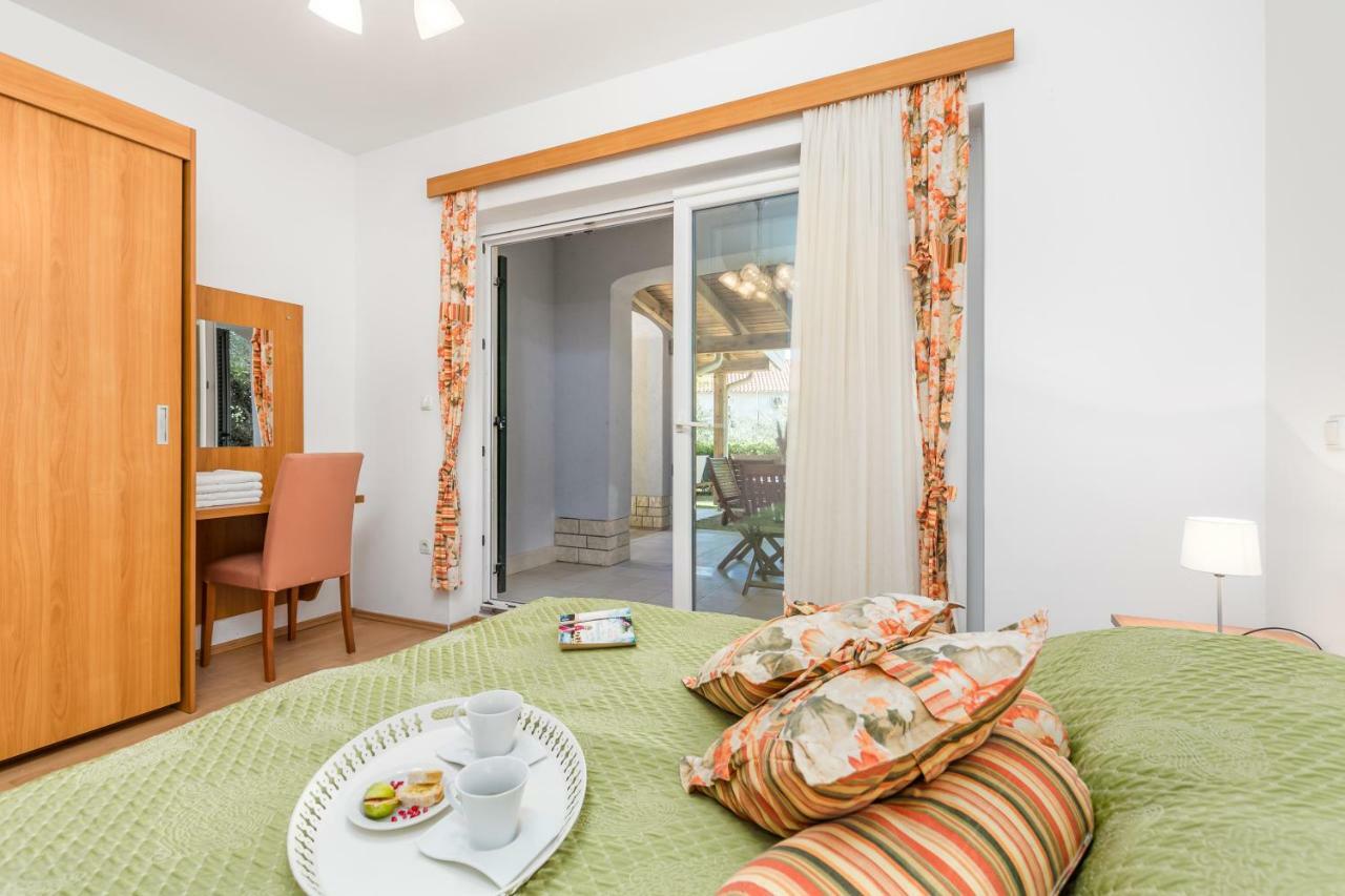 Villas Rab Palit Екстериор снимка