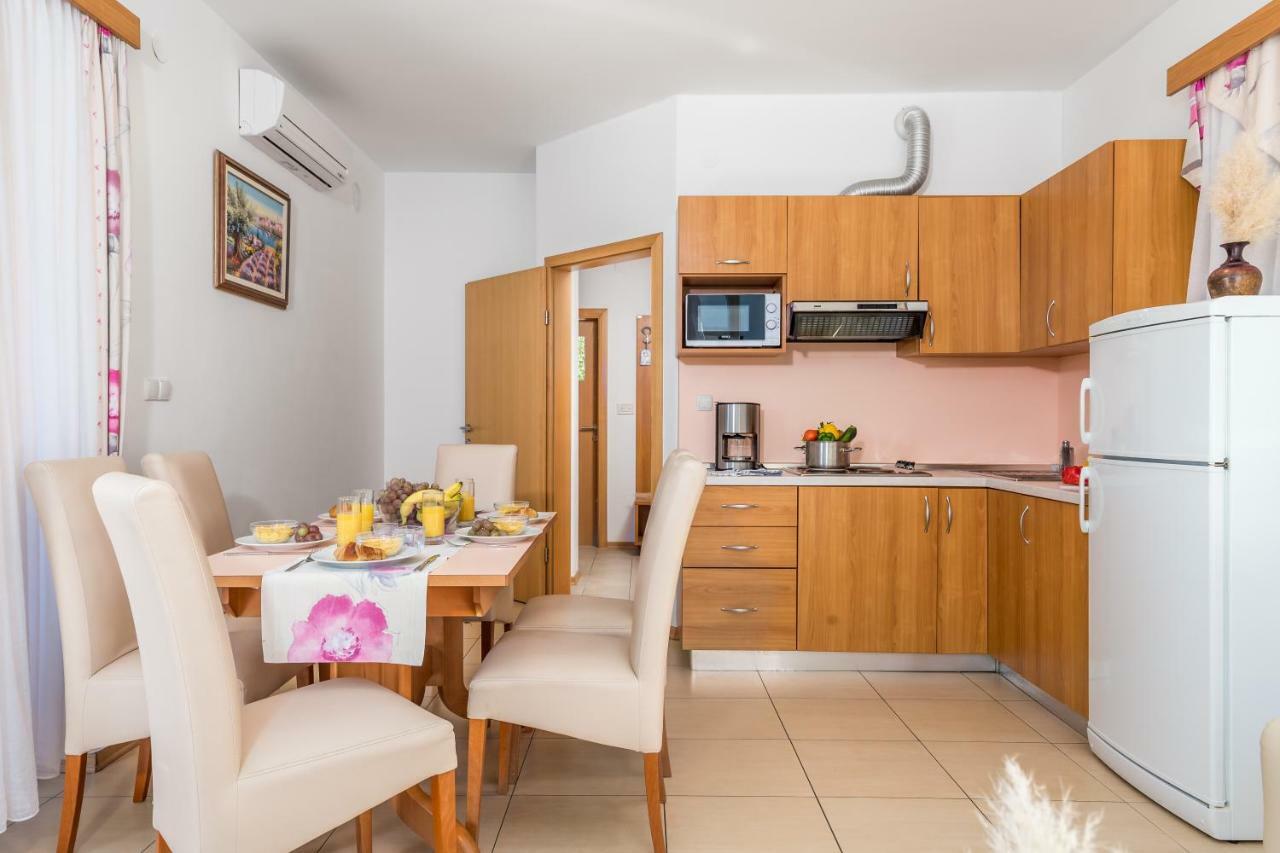 Villas Rab Palit Екстериор снимка