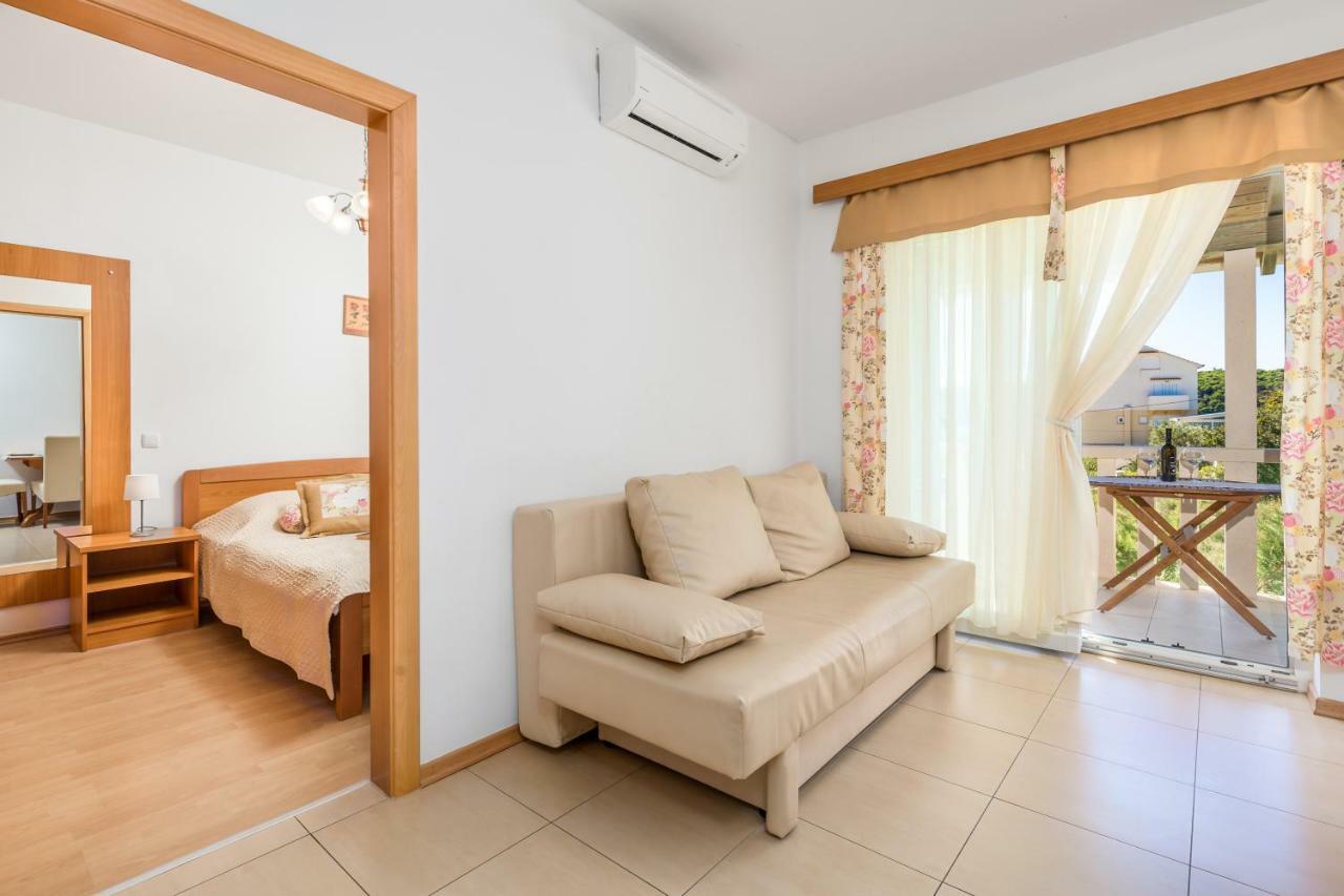 Villas Rab Palit Екстериор снимка